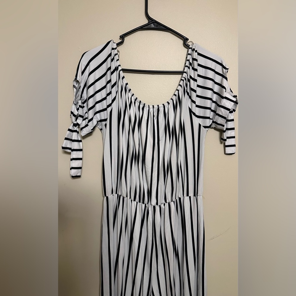 Vibe Sportsware white and black striped jumper 2X